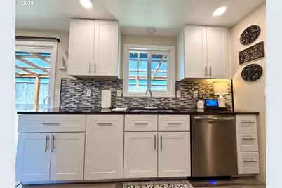 2600 15th St, North Bend, OR 97459 - Photo 15