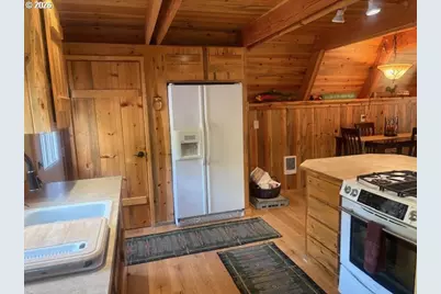 19021 Alpine Breeze Way, Crescent Lake, OR 97733 - Photo 11