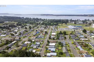 1060 Garfield Ave, Coos Bay, OR 97420 - Photo 3