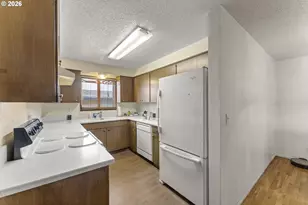 1060 Garfield Ave, Coos Bay, OR 97420 - Photo 5