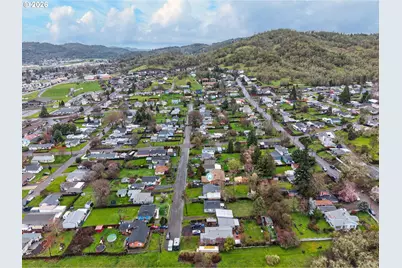 1543 NE Hollis St, Roseburg, OR 97470 - Photo 33