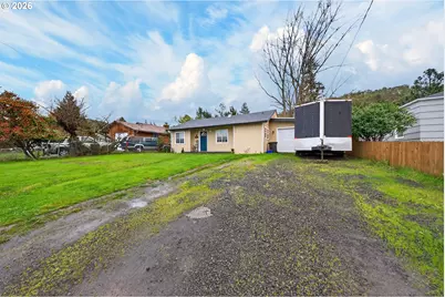 1543 NE Hollis St, Roseburg, OR 97470 - Photo 5