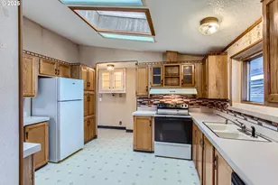 18485 SW Pacific Dr, Tualatin, OR 97062 - Photo 15