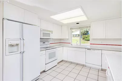10480 SW Highland Dr, Portland, OR 97224 - Photo 7