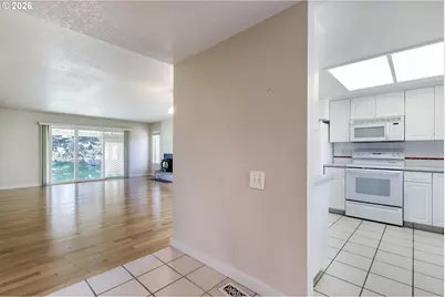 10480 SW Highland Dr, Portland, OR 97224 - Photo 5