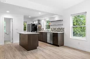 4594 SW Caldew St, Portland, OR 97219 - Photo 5