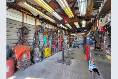 4749 Royal Ave, Eugene, OR 97402 - Photo 15