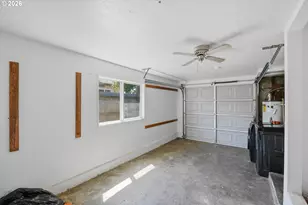 638 Commercial St, North Bend, OR 97459 - Photo 23