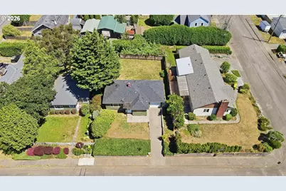 638 Commercial St, North Bend, OR 97459 - Photo 3