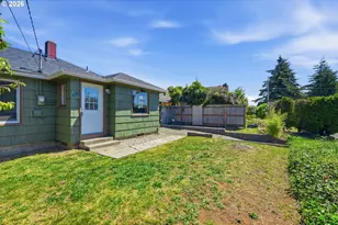 638 Commercial St, North Bend, OR 97459 - Photo 29