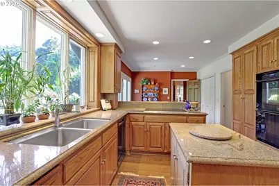 3484 SW Brentwood Dr, Portland, OR 97201 - Photo 17