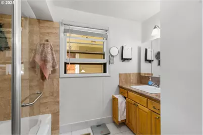 415 NE 116th Pl, Portland, OR 97220 - Photo 15