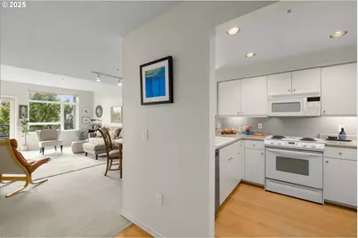 1718 NE 11th Ave #313, Portland, OR 97212 - Photo 9