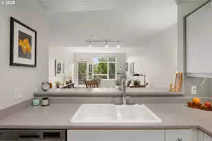 1718 NE 11th Ave, Portland, OR 97212 - Photo 11