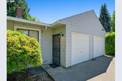 2610 NE 107th Ave, Portland, OR 97220 - Photo 5