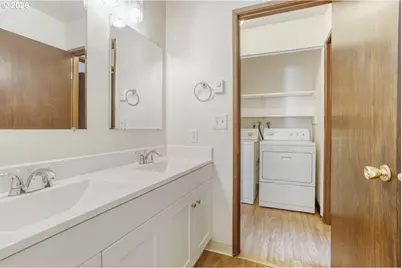 9986 SW Garrett St, Portland, OR 97210 - Photo 9