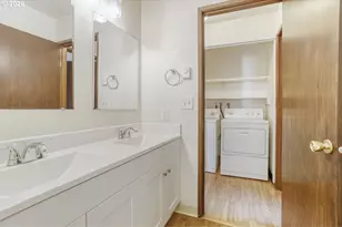 9986 SW Garrett St, Portland, OR 97210 - Photo 9