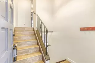 9986 SW Garrett St, Portland, OR 97210 - Photo 3