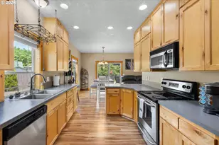 210 SE Whitten Rd, Mill City, OR 97360 - Photo 21