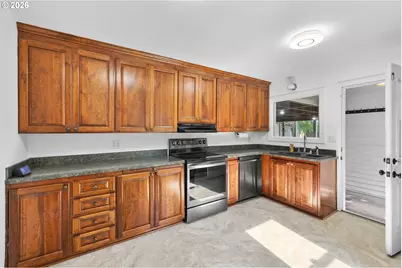 915 N Locust St, Canby, OR 97013 - Photo 11
