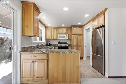 404 S Columbia Dr, Woodburn, OR 97071 - Photo 9