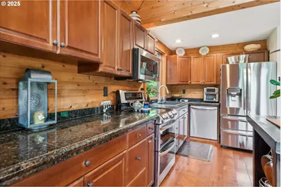 30625 SW Riverwood Dr, West Linn, OR 97068 - Photo 15