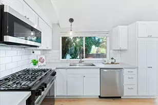 12155 SW Katherine St, Tigard, OR 97223 - Photo 11