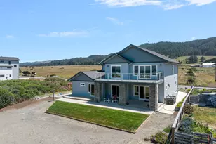 30516 Old Coast Rd, Gold Beach, OR 97444 - Photo 23