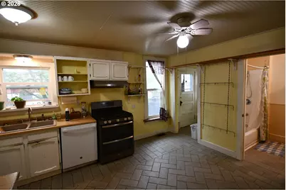 1103 E 11th St, The Dalles, OR 97058 - Photo 11