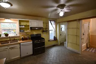 1103 E 11th St, The Dalles, OR 97058 - Photo 11