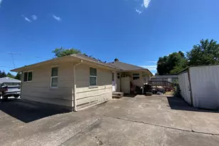 930 Laurelhurst Dr, Eugene, OR 97402 - Photo 5