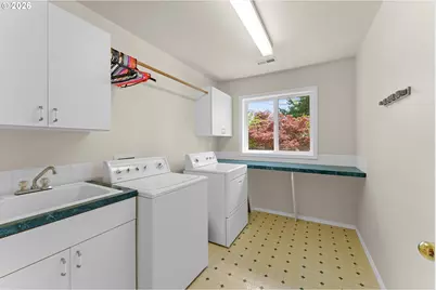 2325 SW Huber Ct, Portland, OR 97219 - Photo 35
