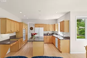 2325 SW Huber Ct, Portland, OR 97219 - Photo 17