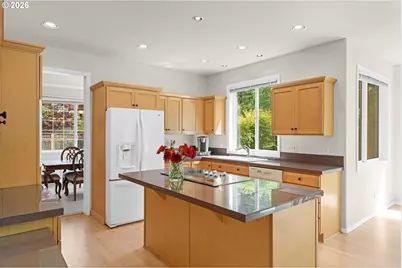 2325 SW Huber Ct, Portland, OR 97219 - Photo 15
