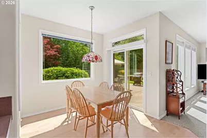 2325 SW Huber Ct, Portland, OR 97219 - Photo 11