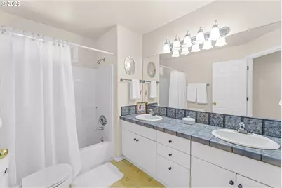 2325 SW Huber Ct, Portland, OR 97219 - Photo 31