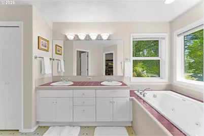2325 SW Huber Ct, Portland, OR 97219 - Photo 27