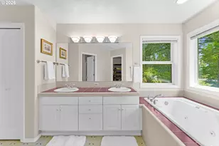 2325 SW Huber Ct, Portland, OR 97219 - Photo 27