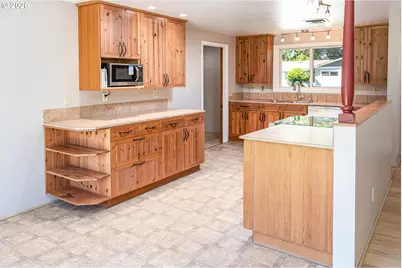 2221 NW 11th St, Corvallis, OR 97330 - Photo 9
