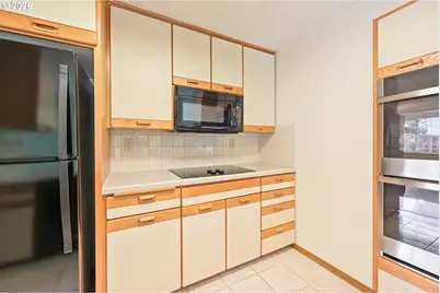 14575 SW Glenbrook Rd, Beaverton, OR 97007 - Photo 11