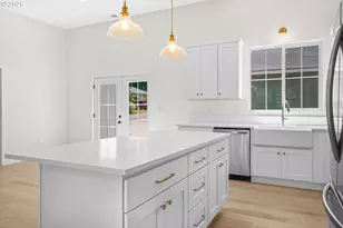 10236 NE Beech St, Portland, OR 97220 - Photo 23