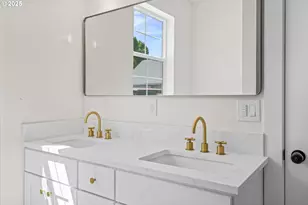 10236 NE Beech St, Portland, OR 97220 - Photo 29