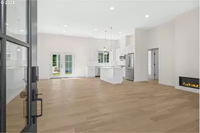 10236 NE Beech St, Portland, OR 97220 - Photo 9