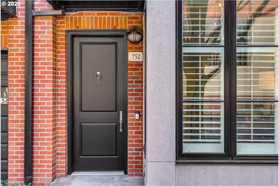 752 NW 12th Ave, Portland, OR 97209 - Photo 3