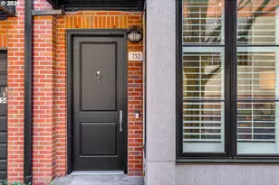 752 NW 12th Ave, Portland, OR 97209 - Photo 3