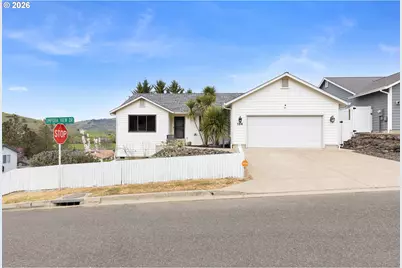 106 Umpqua View Dr, Roseburg, OR 97471 - Photo 3