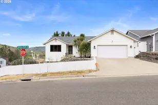 106 Umpqua View Dr, Roseburg, OR 97471 - Photo 3