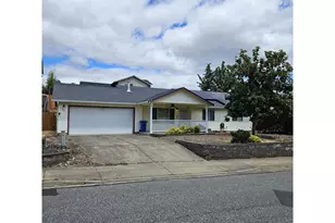 202 NE Plum Ridge Dr, Winston, OR 97496 - Photo 1