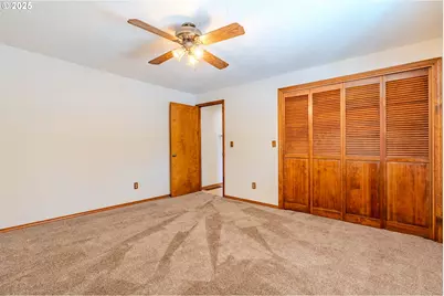 975 SW Florence Ct, Gresham, OR 97080 - Photo 17