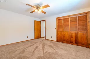 975 SW Florence Ct, Gresham, OR 97080 - Photo 17